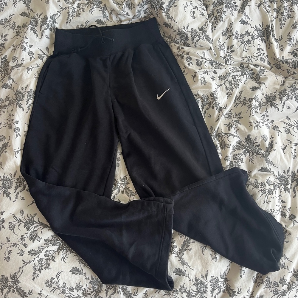 black wide leg sweatpants | nike | size S